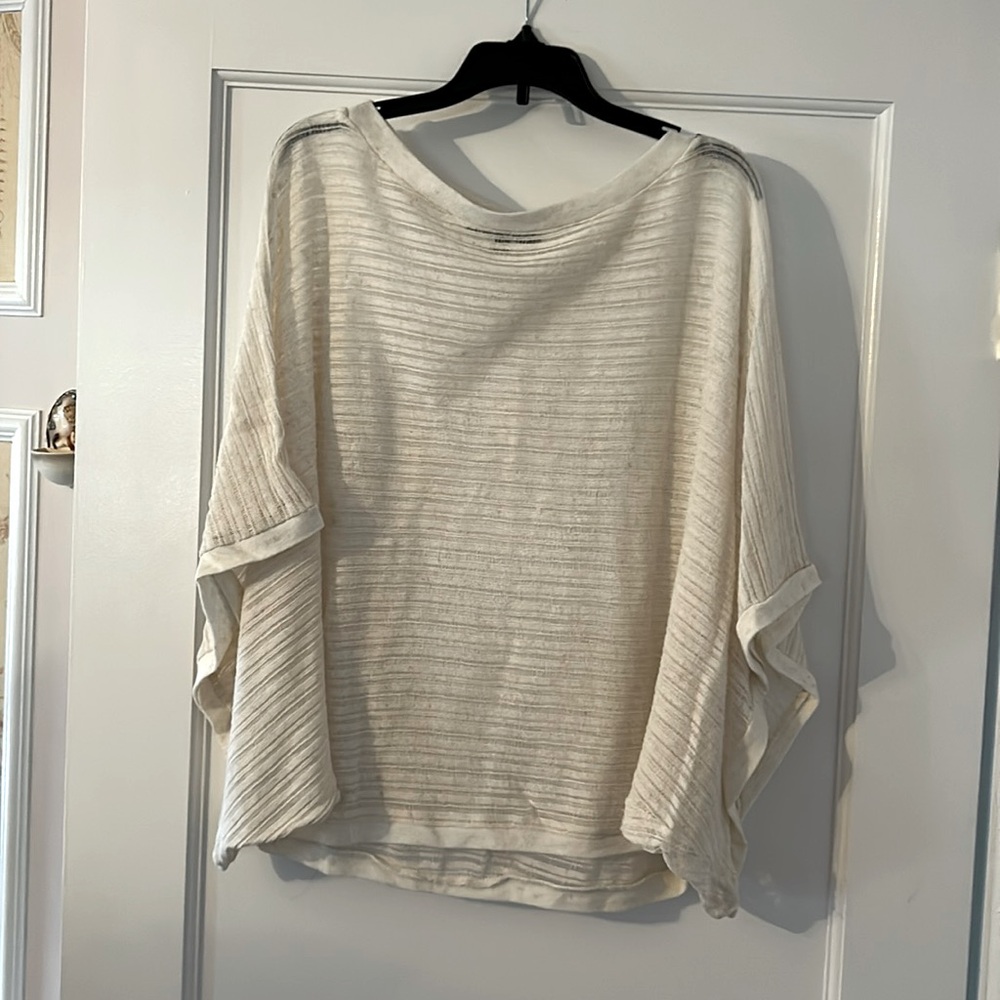 Lightweight cream Green Envelope short sleeve sweater. 
Size- large